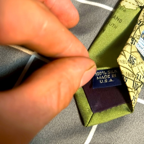 Vintage Structure 100% silk Map tie - Picture 2 of 4